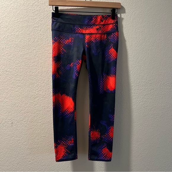 Women’s Athleta red and blue patterned cropped athletic leggings size XS - Picture 1 of 6